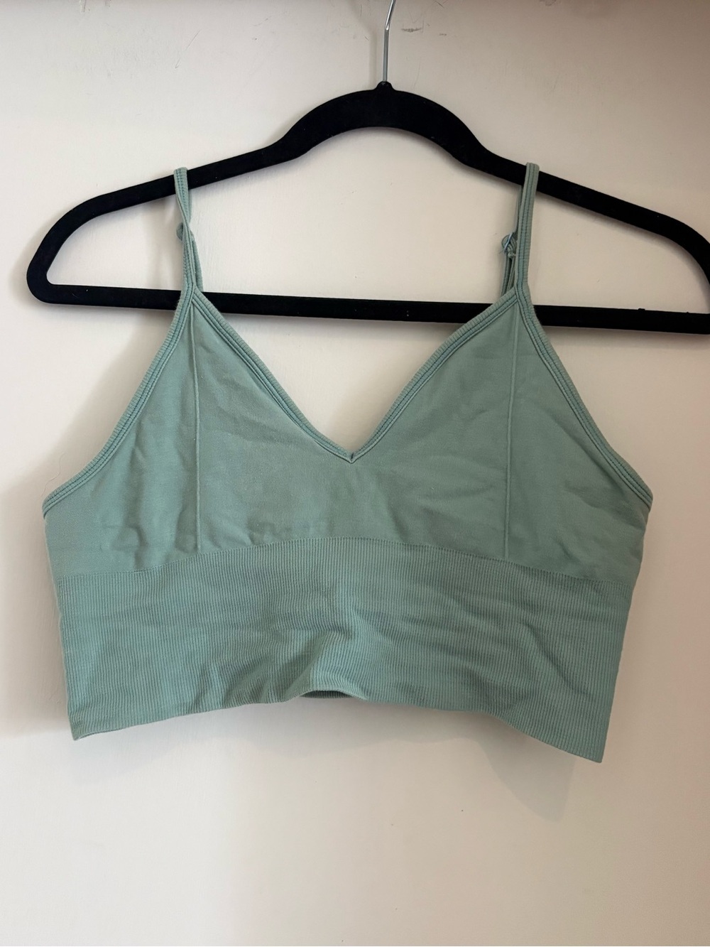 ALO Yoga Sage Green V-Neck Seamless Sports Bra / cropped tank